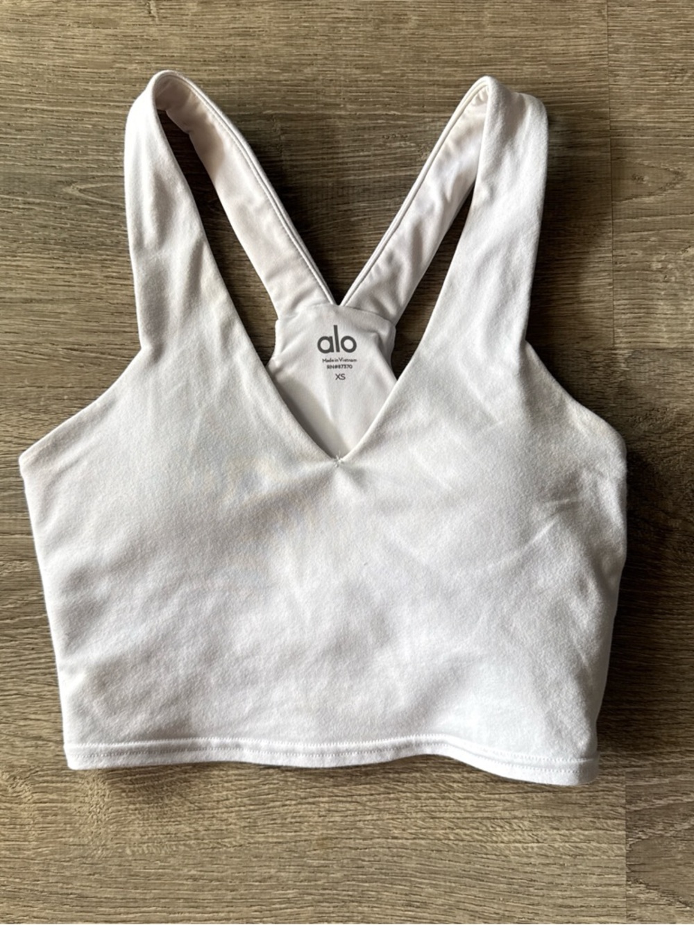 ALO Yoga White V-Neck Cross-Back Sports Tank